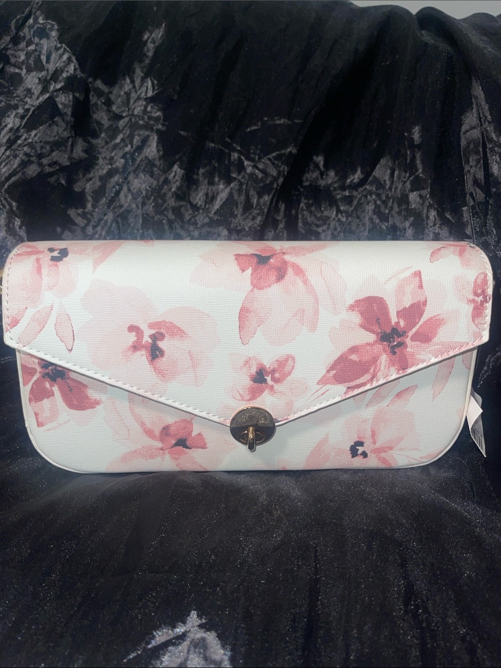 le chateau Pink and White Floral Envelope Clutch